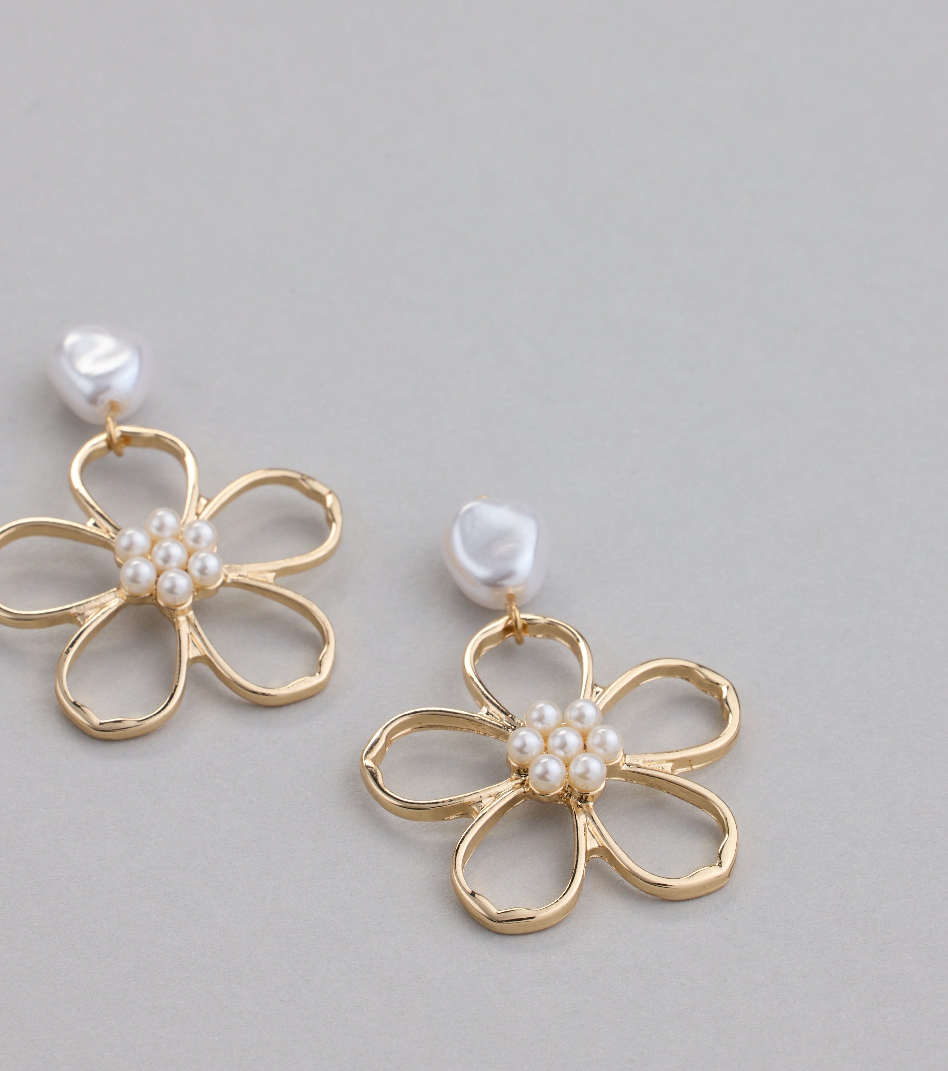 Polished Flower Pearl Earrings