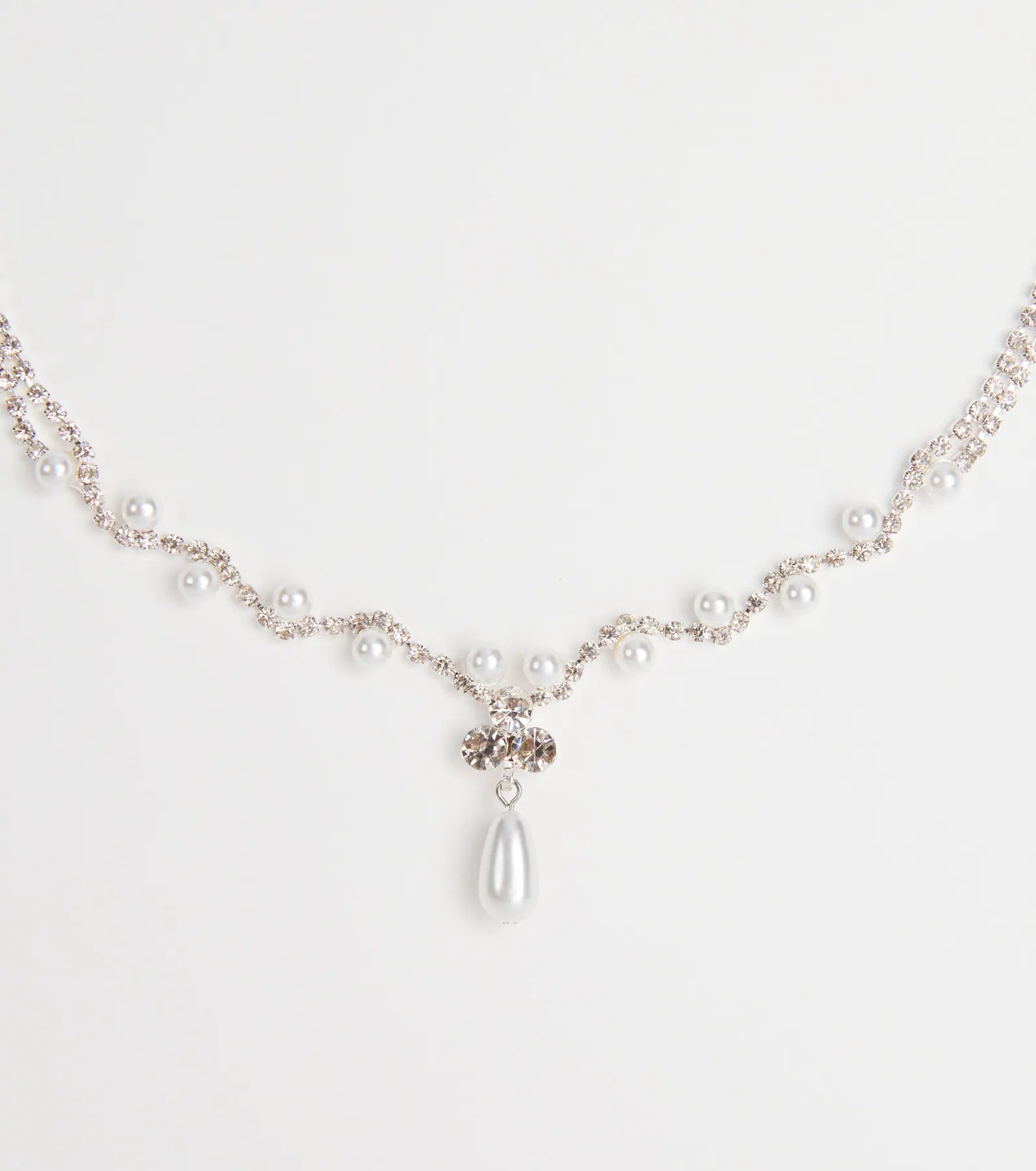 Chic Elegance Rhinestone And Pearl Necklace