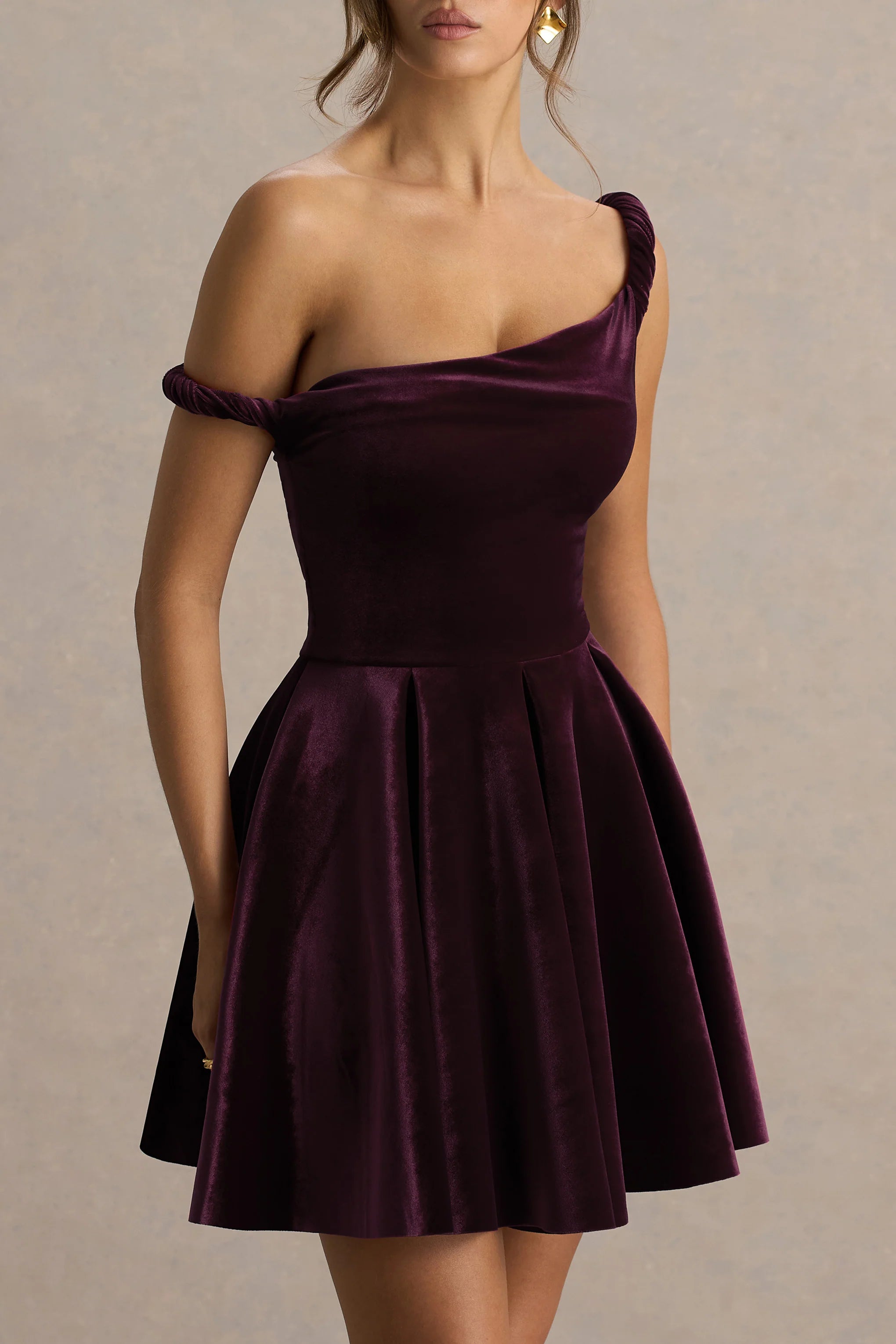Leticia | Burgundy Velvet Asymmetric-Neck Velvet Mini Dress With Twist-Sleeve