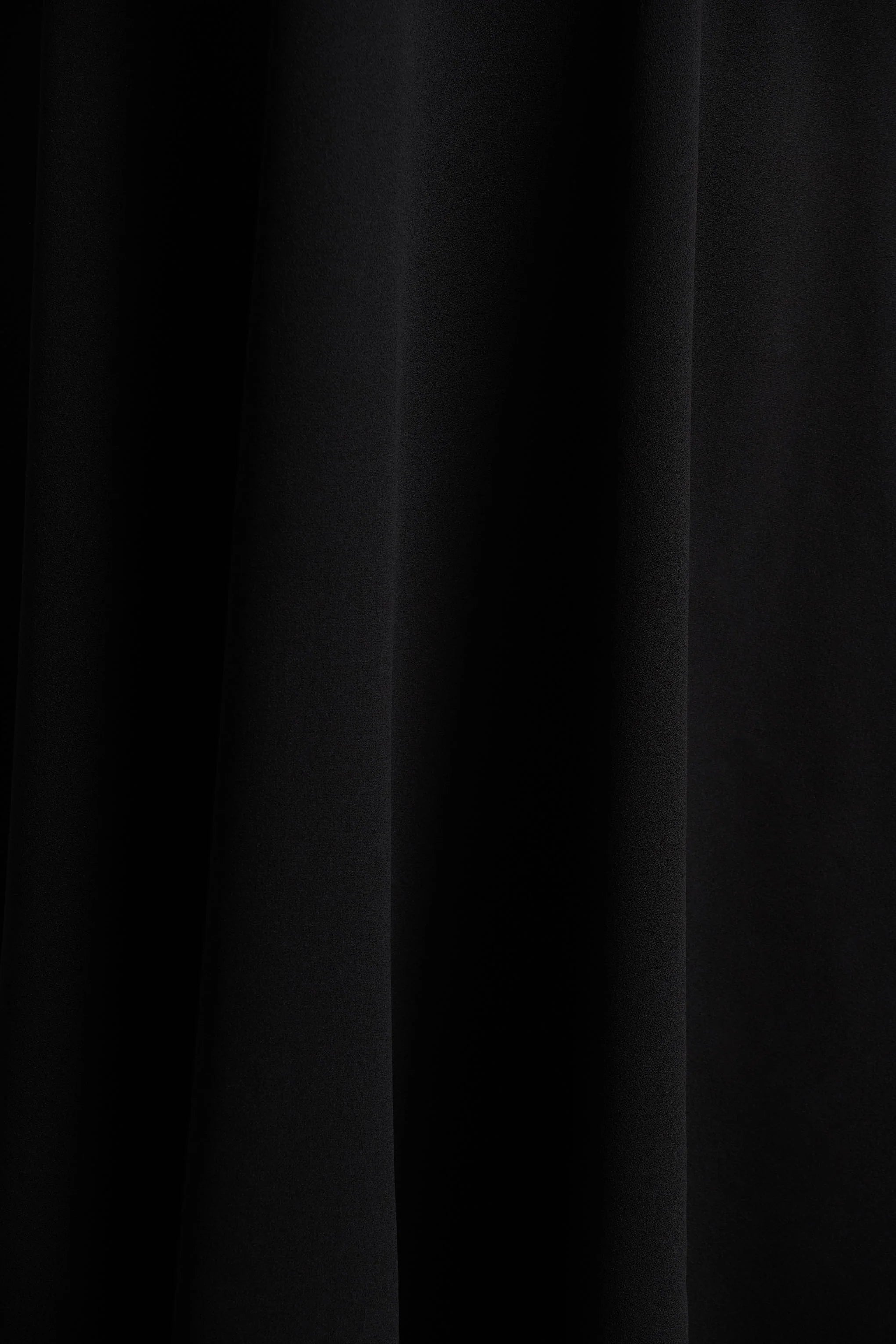 Andromeda | Black Sweetheart-Neck Midi Dress